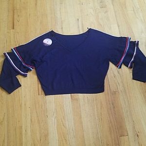 Love By Design womens top sweater size L,ruffles